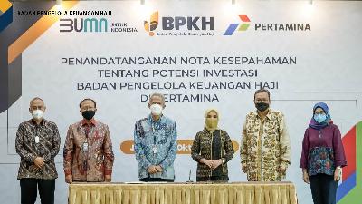 Penandatanganan kerja sama investasi antara Badan Pengelola Keuangan Haji (BPKH)  dengan PT Pertamina (Persero). 