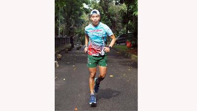 Pelari Omar Agoes saat ditemui disela sela berlatih lari di Jakarta,28 Oktober 2021/Tempo/Nurdiansah