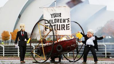 Ocean Rebellion activists dressed as Boris Johnson and ‘Oil head’ set fire to the sail of a small boat next to the River Clyde, opposite the Scottish Event Campus, where the COP26 will take place, in Glasgow, Scotland, Britain, October 27.
Reuters/Russell Cheyne
