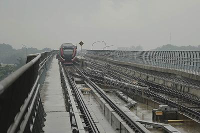 Uji coba Light Rail Transit di Stasiun LRT Harjamukti Cibubur, 18 Oktober 2021. TEMPO/Muhammad Hidayat