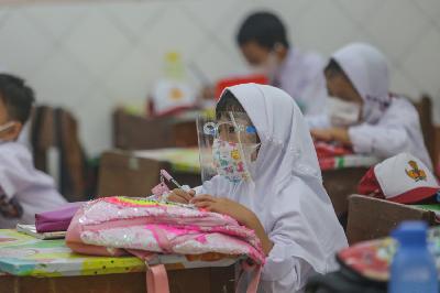 Siswa mengikuti pembelajaran tatap muka di SD Negeri Manggarai 01, Jakarta, 30 Agustus 2021. TEMPO/Hilman Fathurrahman W