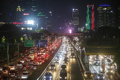 Suasana arus lalu lintas di Semanggi, Jakarta, 2 November 2021. Tempo/Hilman Fathurrahman W