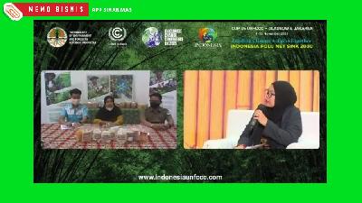 Sofiatun (kanan) ketua KWT Mandiri saat berbagi pengalaman dalam talkshow rangkaian UNFCCC COP 26 Pavilion Indonesia yang dilakukan secara online, Rabu (10/11) dengan tema GESI dan Kepemimpinan Perempuan dalam Kelola Hutan di Tingkat Tapak. 
