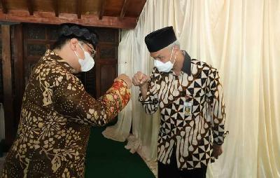 Gubernur Jawa Tengah Ganjar Pranowo dan Menko Perekonomian Airlangga Hartarto di Klaten, Jawa Tengah, 24 September 2021.  Dok. Pemprov Jateng