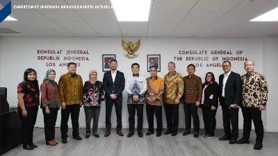 Delegasi Indonesia yang diwakili Satgas Ops PWL bertemu dengan perwakilan dari Microsoft di Konsulat Jenderal RI di Los Angles, Amerika Serikat.