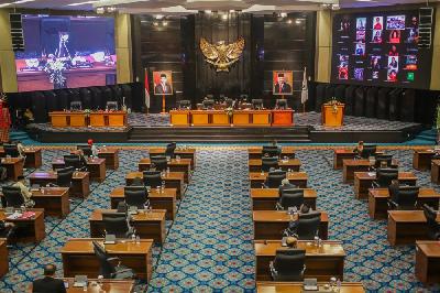 Rapat paripurna di Gedung DPRD DKI Jakarta, 28 September 2021.Tempo/Hilman Fathurrahman W