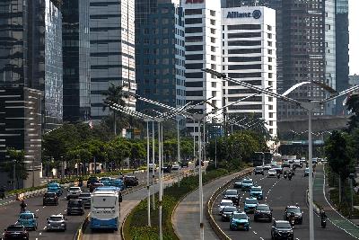 Ruas jalan Sudirman termasuk salah satu calon lokasi sirkuit Formula E, Jakarta, 21 Oktober. Tempo/Tony Hartawan