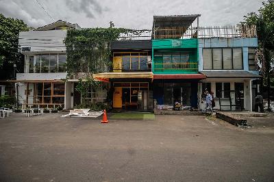 Penampakan bangunan yang akan dirobohkan di Kemang Utara, Jakarta, 25 November 2021. Magang Tempo/Daniel Christian D.E