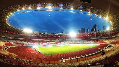 The lighting system at the Bung Karno Sports Stadium (GBK) uses energy-efficient and environmentally friendly solar panels. 
Ministry of Public Works and People’s Housing
