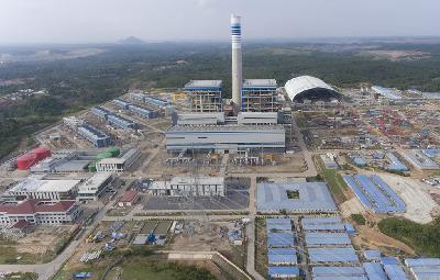 Foto udara progres pembangunan Pembangkit Listrik Tenaga Uap (PLTU) Sumsel 8 di Tanjung Lalang, Tanjung Agung, Muara Enim, Sumatera Selatan, 16 November 2021. ANTARA/Nova Wahyudi
