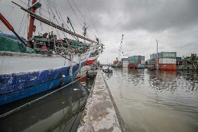 Banjir rob di Pelabuhan Sunda Kelapa, Pademangan, Jakarta, 4 Desember 2021. Magang Tempo/Daniel Christian D.E