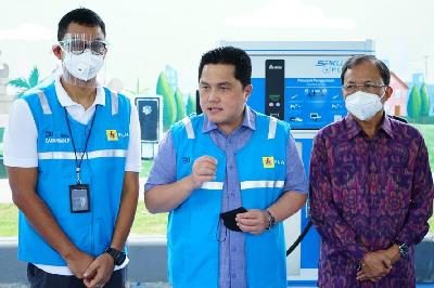 Menteri Badan Usaha Milik Negara (BUMN), Erick Thohir di Stasiun Pengisian Kendaraan Listrik Umum (SPKLU) PLN Bali Selatan, 2 Januari 2021. pln.co.id