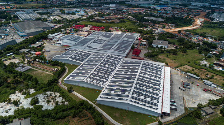 Panel surya di pabrik Coca-Cola Amatil Indonesia, Cibitung, Bekasi, Jawa Barat, Desember 2020. Tempo/Tony Hartawan