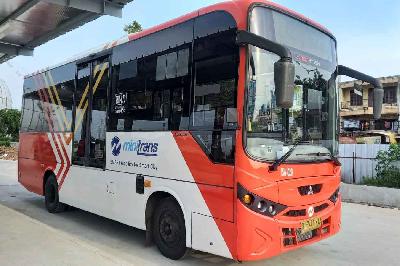 Bus Transjakarta melakukan uji coba rute JIS3: Jakarta Internasional Stadium-Harmoni, Jakarta, 10 Desember 2021. TEMPO/Khanifah Juniasari