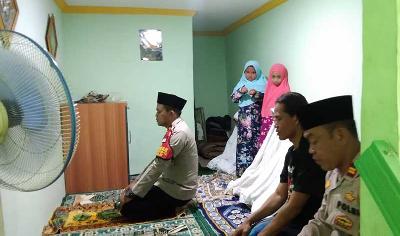 Bekas pos FBR yang kini dialihfungsikan menjadi Musholla Al-Mahzuz di Jalan Palem Raya, Joglo, Kembangan, Jakarta, 13 Desember 2021. Magang Tempo/Randy Davrian