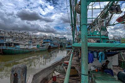 Kapal nelayan di pelabuhan Muara Angke, Jakarta, 17 Februari 2020. TEMPO/Tony Hartawan