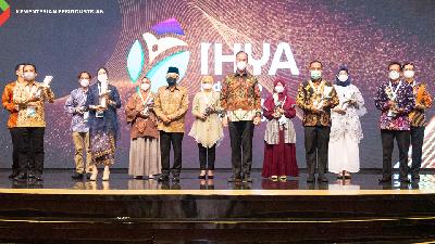 Indonesia Halal Industry Award (IHYA) 2021, Jumat, 17 Desember 2021.
