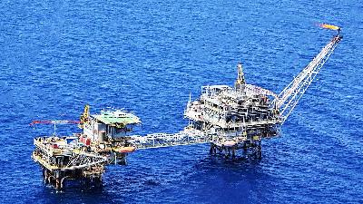 Aerial photo of oil drilling rigs at the Gajah Baru and Anoa facilities owned by Premier Oil in Natuna Sea Block A, Natuna Waters. harbourenergy.com
