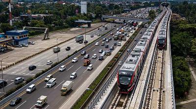 Kereta Lintas Rel Terpadu (LRT) Jabodebek di Stasiun Harjamukti, Cibubur, Jawa Barat, 10 Desember 2020. Tempo/Tony Hartawan