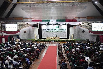 Suasana sidang pleno pada Muktamar Nahdlatul Ulama (NU) ke-34 di Universitas Lampung, Lampung, 23 Desember 2021. ANTARA/Hafidz Mubarak A