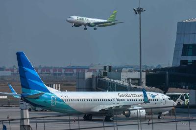 Pesawat Citilink dan Garuda Indonesia di Terminal 3 Soekarno-Hatta, Tanggerang, Banten. TEMPO/Tony Hartawan