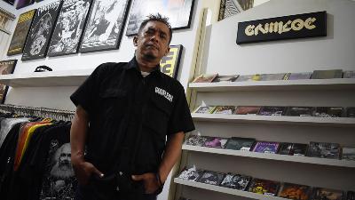 Pendiri Grimloc Records, Heri "Ucok" Sutresna di Bandung, 31 Desember 2021. TEMPO/Prima mulia