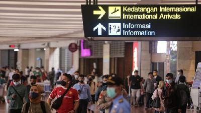 PT Angkasa Pura II mengoperasikan kembali Terminal 2F Bandara Soekarno-Hatta untuk kedatangan penumpang internasional guna mengantisipasi penumpukan penumpang terkait antisipasi masuknya virus corona varian B.1.1.529 alias Omicron , di Tangerang, Banten, 17 Desember 2021. ANTARA/Fauzan
