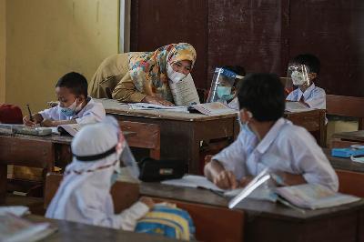 Siswa mengikuti pembelajaran tatap muka (PTM) di SDN 03 Citayam, Kabupaten Bogor, Jawa Barat, Senin, 6 September 2021. TEMPO/M Taufan Rengganis