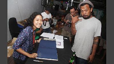 Starlit Carousel album launch by musician Frau at Ruang Mess 56 in Yogyakarta, February 2015.
Nirwana Records Doc./Anom Sugiswoto
