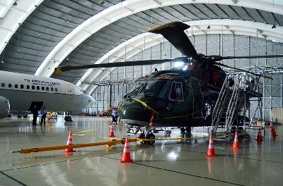 Helikopter Agusta Westland (AW) 101 terparkir di Hanggar Skadron Teknik 021 Lapangan Udara Halim Perdanakusuma, Jakarta, 9 Februari 2017. TEMPO/Imam Sukamto