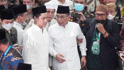 Ketua Umum PBNU terpilih Yahya Cholil Staquf (tengah) pada Muktamar Nahdlatul Ulama (NU) ke-34 di Universitas Lampung, Lampung, 24 Desember 2021. ANTARA/Hafidz Mubarak A