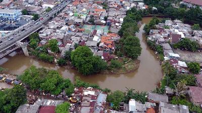 Sungai Ciliwung di Kawasan Rawajati, Kalibata, Jakarta, 15 November 2021. TEMPO/Subekti.