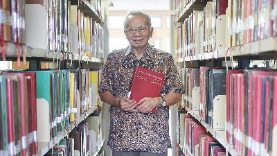 Taufik Abdullah, former Chairman of the Indonesian Institute of Sciences (LIPI) of 2000-2002, in Jakarta, January 12.
TEMPO / Hilman Fathurrahman W
