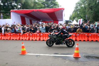 Ajang lomba balap sepeda motor jalanan legal Street Race Polda Metro Jaya di Ancol, Jakarta, 16 Januari 2022. TEMPO/Muhammad Hidayat