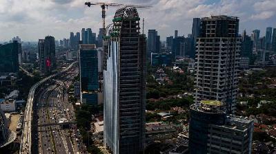 Foto udara Kota Jakarta di kawasan Jalan Gatot Subroto, Jakarta. Tempo/Tony Hartawan