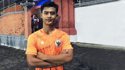 Pemain Tim Nasional Indonesia Pratama Arhan seusai menjalani sesi latihan di gelanggang olahraga Tri Sakti, Legian,  Kabupaten Badung , 21 Januari 2022. TEMPO/Made Argawa