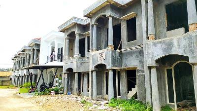 Perumahan Jasmine Bintaro Residence 4 yang pembangunannya mangkrak di Bintaro, 3 Februari 2022. Tempo/Muhammad Kurnianto