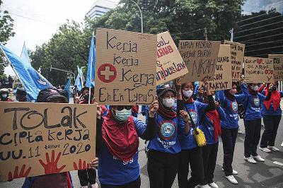 Aksi buruh menuntut pembatalan Omnibus Law di Jakarta, 25 November 2021. TEMPO/Muhammad Hidayat