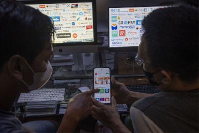 Aplikasi-aplikasi 'start up' yang dapat diunduh melalui telepon pintar di Jakarta, Oktober 2021. ANTARA/Aditya Pradana Putra