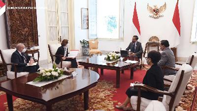 Kunjungan Menteri Angkatan Bersenjata Republik Perancis Florence Parly, ke Istana Negara bertemu Presiden RI Joko Widodo, Kamis, 10 Februari 2022.
