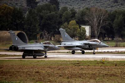 Dua pesawat tempur Rafale di Tanagra Air Base,Yunani, 19 Januari 2022. REUTERS/Alkis Konstantinidis