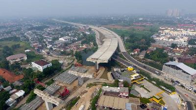 Proyek pembangunan Jalan Tol Cimanggis – Cibitung kawasan Jalan Alternatif Cibubur, Jakarta, 25 Oktober 2021. TEMPO/Subekti.
