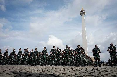 Personel TNI di lapangan Monas, Jakarta, 25 Januari 2022. Tempo/Magang/Ridho Fadilla
