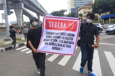 Aksi protes korban binary option Binomo di Mabes Polri, Jakarta, 21 Februari 2022. TEMPO/Subekti.