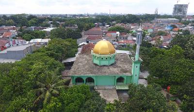 Gambar udara masjid dengan menara pengeras suara di Jakarta, 22 Februari 2022. TEMPO/Subekti.