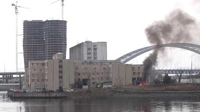 Gedung Kementerian Pertahanan Ukraina mengalami kerusakan di Kyiv, Ukraina, 24 Februari 2022. REUTERS TV/via REUTERS