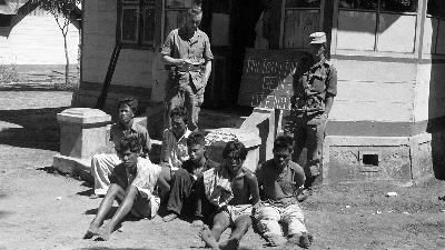 A group of Republican fighters to be interrogated by the Intelligence and Security Group in Sidikalang, Northwest Sumatra, early in 1949, is seen in this handout photo provided to Reuters on February 17.
National Archives/Handout via REUTERS
