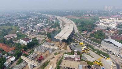Proyek pembangunan Jalan Tol Cimanggis – Cibitung kawasan Jalan Alternatif Cibubur, Jakarta, 25 Oktober 2021. TEMPO/Subekti.