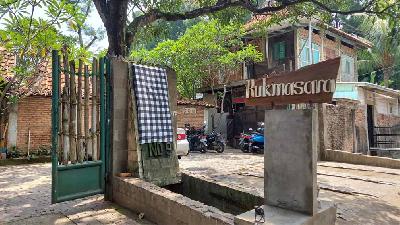 Kedai Kopi Rukmasara dibangun di atas lahan dan bangunan bekas penginapan bergaya etnik Bali di Pondok Labu, Jakarta Selatan. TEMPO/Fransisco Rosarian