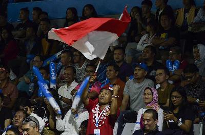 Suporter Indonesia saat menonton turnamen bulu tangkis di Istora Senayan. Dok Tempo/Fakhri Hermansyah